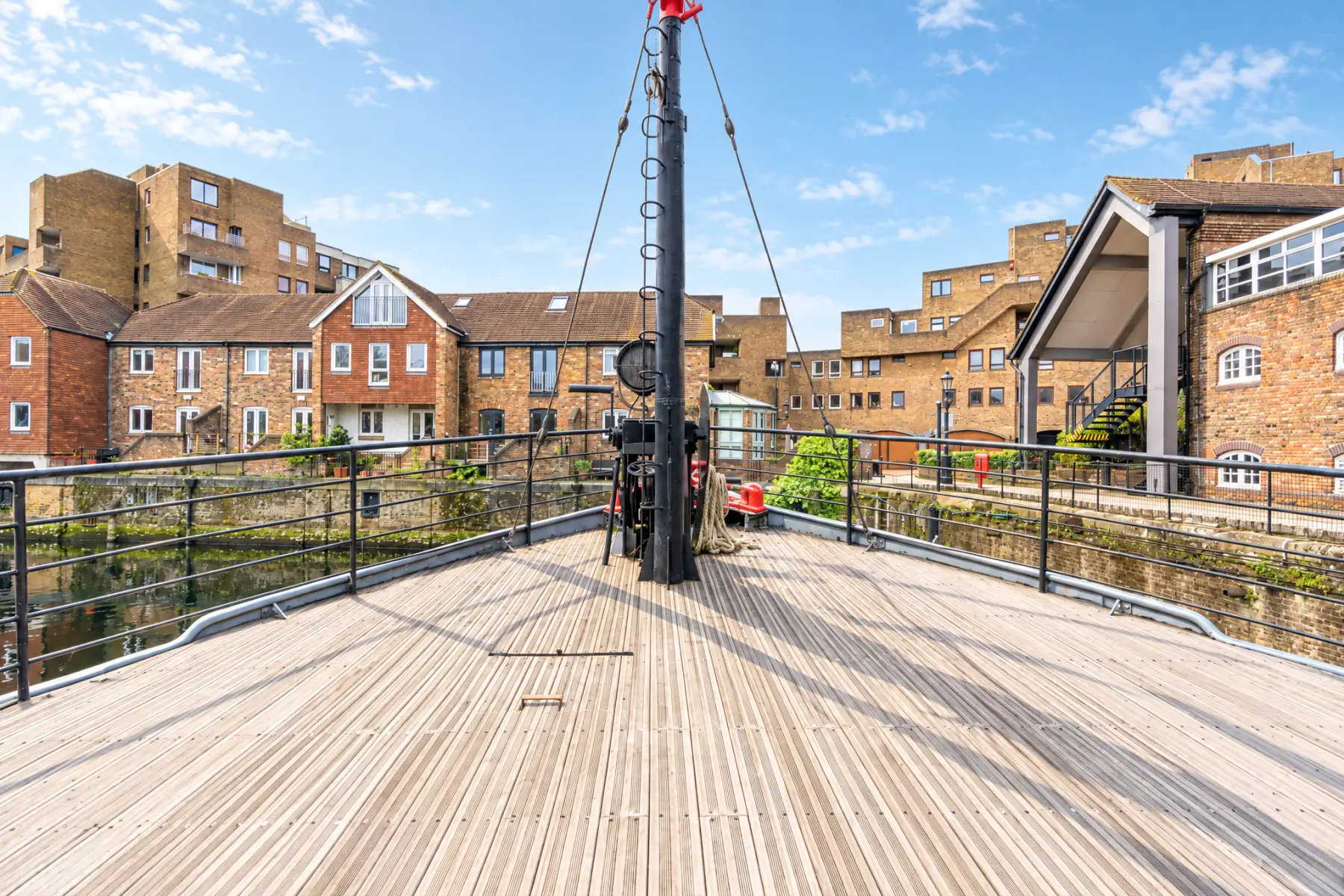 Britain's biggest houseboat in London Bridge